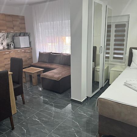 Sobe I Apartmani Casa Mia Pecinci Zewnętrze zdjęcie