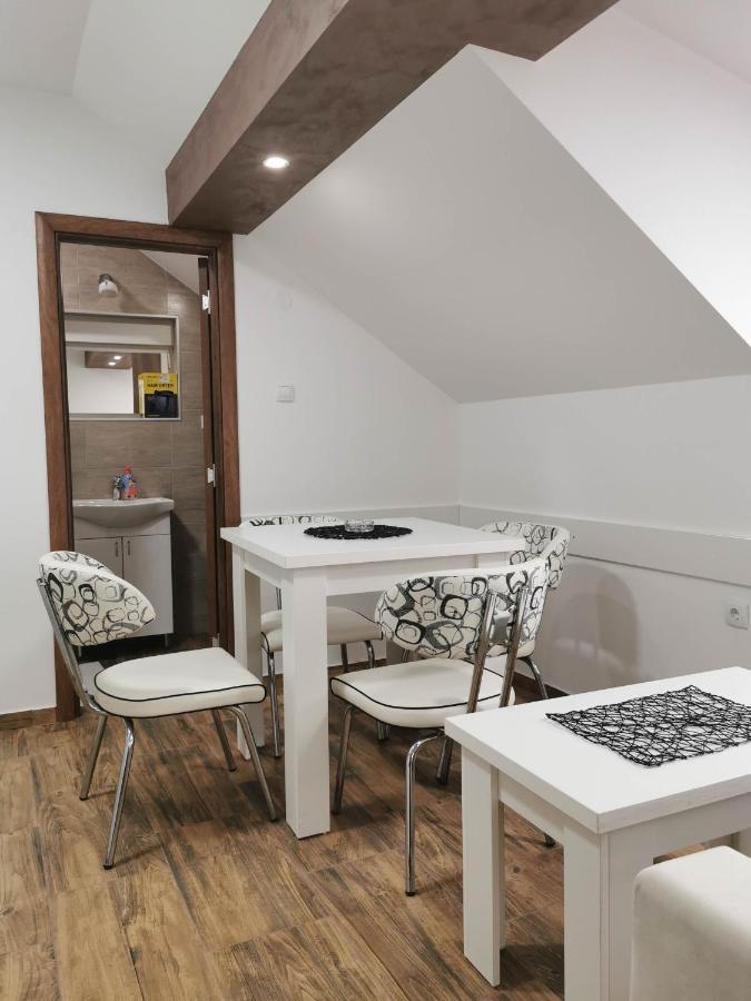 Sobe I Apartmani Casa Mia Pecinci Zewnętrze zdjęcie