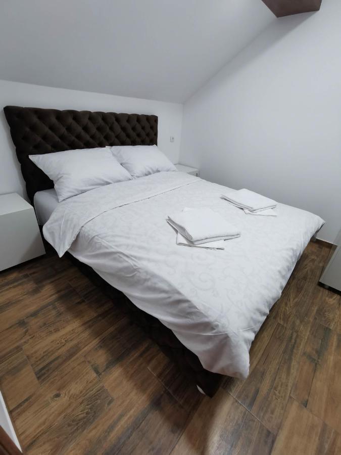 Sobe I Apartmani Casa Mia Pecinci Zewnętrze zdjęcie