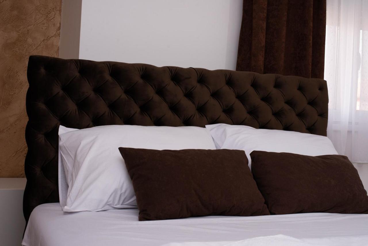 Sobe I Apartmani Casa Mia Pecinci Zewnętrze zdjęcie
