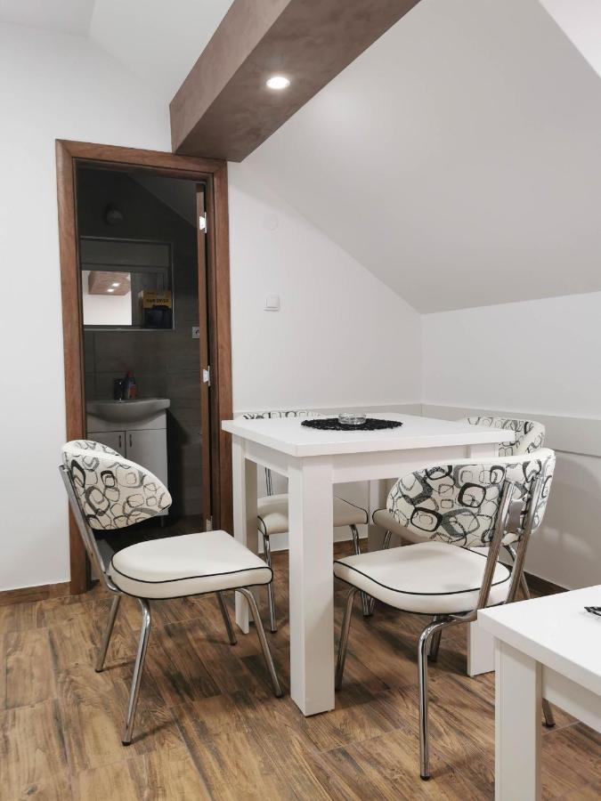 Sobe I Apartmani Casa Mia Pecinci Zewnętrze zdjęcie