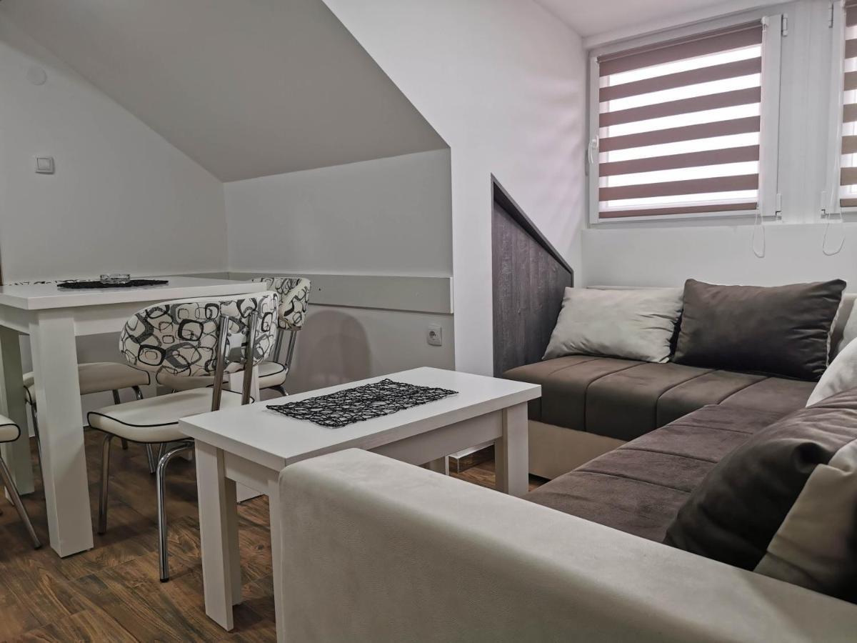 Sobe I Apartmani Casa Mia Pecinci Zewnętrze zdjęcie