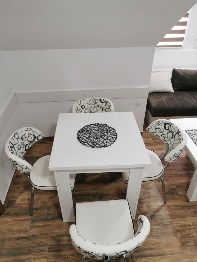 Sobe I Apartmani Casa Mia Pecinci Zewnętrze zdjęcie