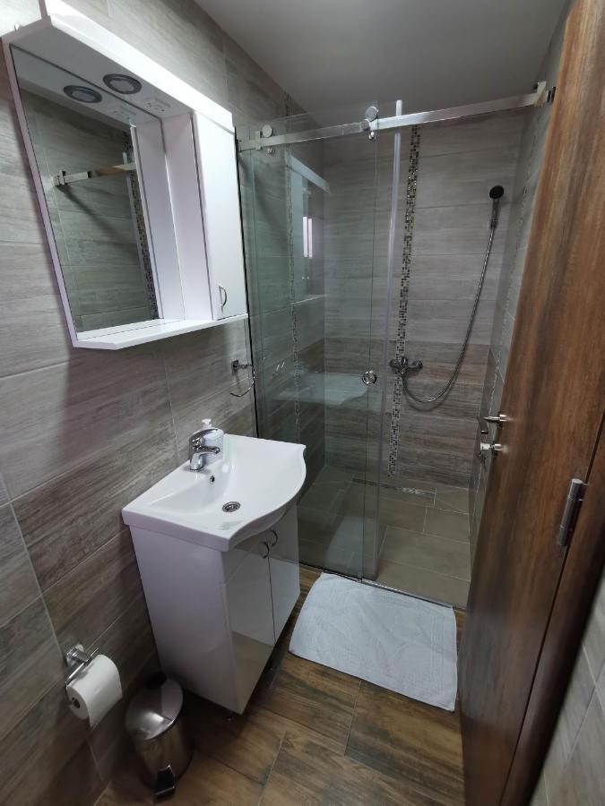 Sobe I Apartmani Casa Mia Pecinci Zewnętrze zdjęcie