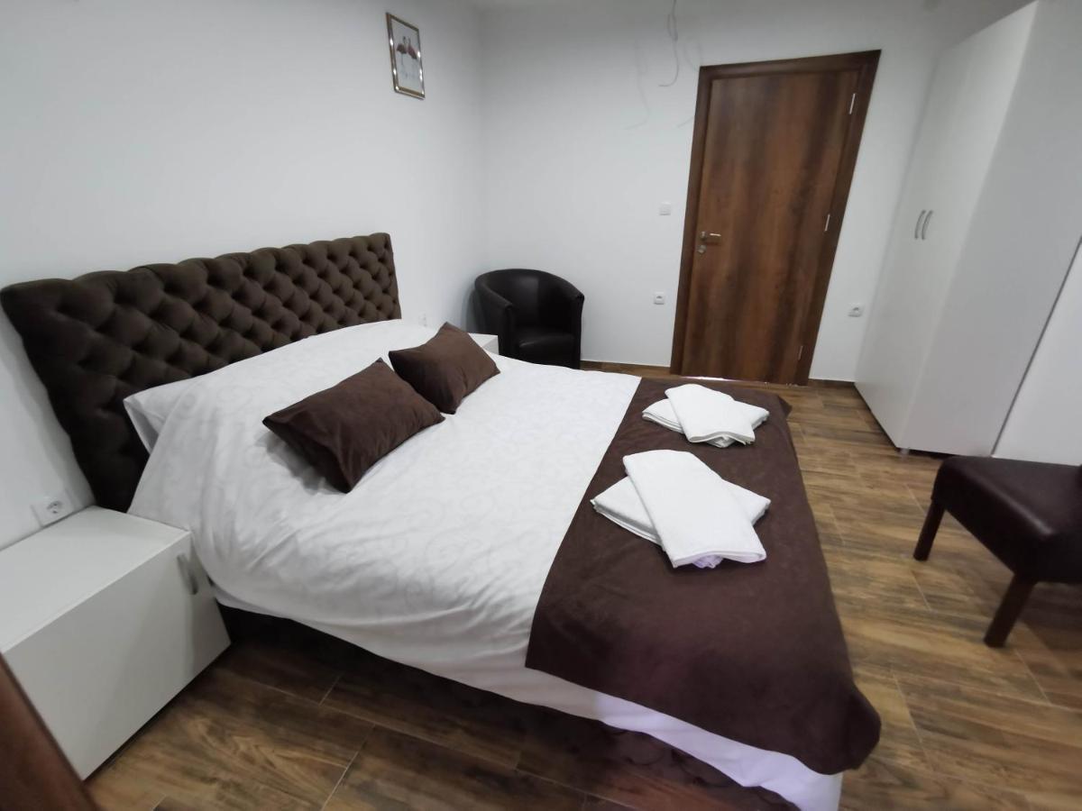 Sobe I Apartmani Casa Mia Pecinci Zewnętrze zdjęcie