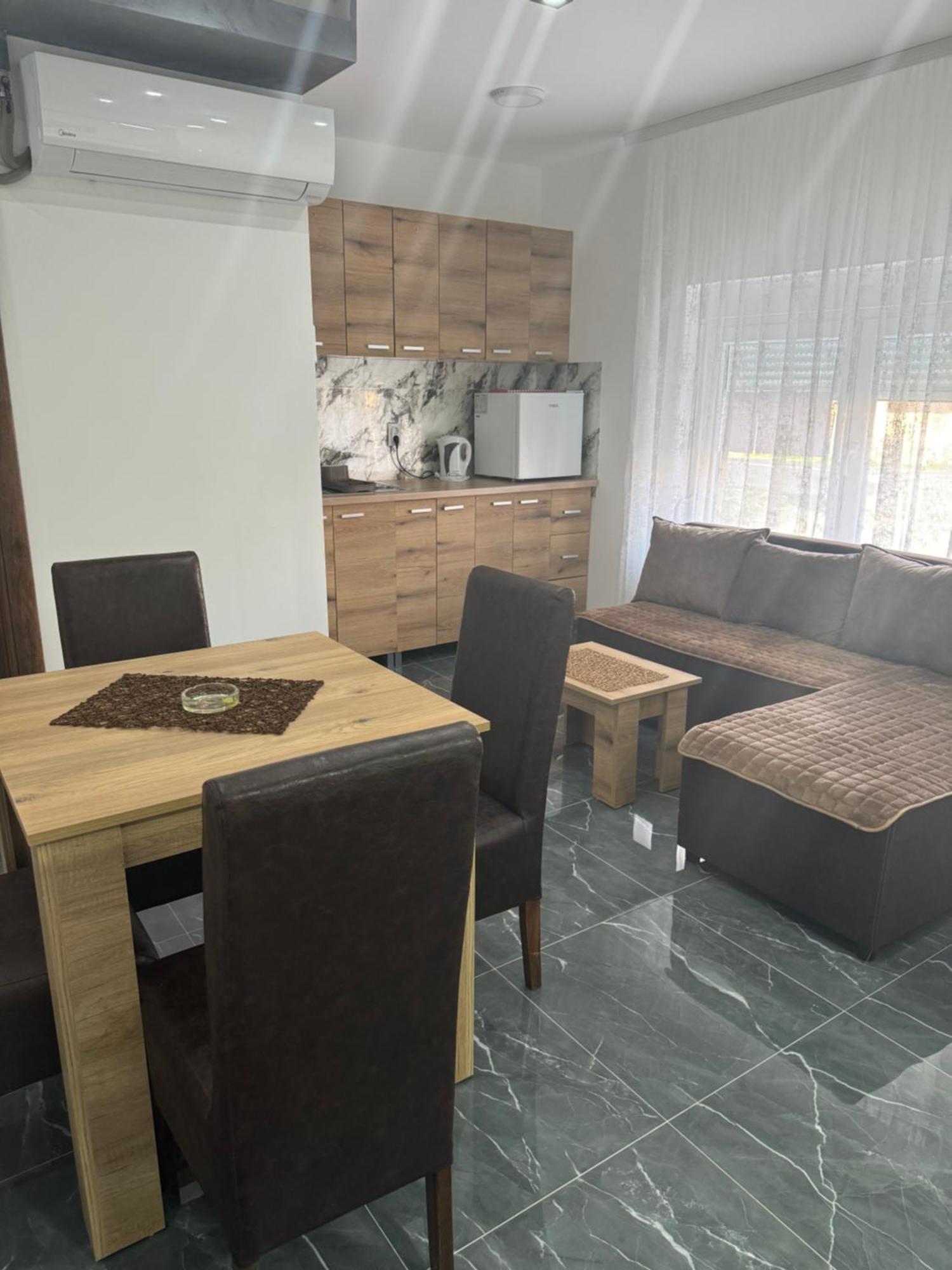 Sobe I Apartmani Casa Mia Pecinci Zewnętrze zdjęcie