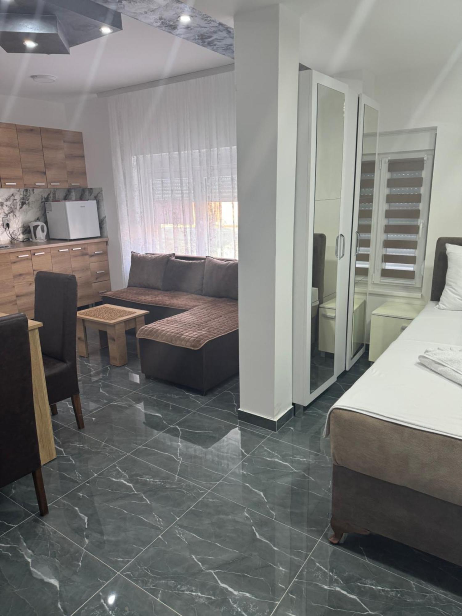 Sobe I Apartmani Casa Mia Pecinci Zewnętrze zdjęcie